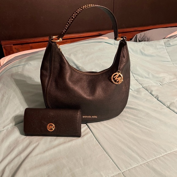 Michael Kors hobo bag and matching wallet - Picture 3 of 10